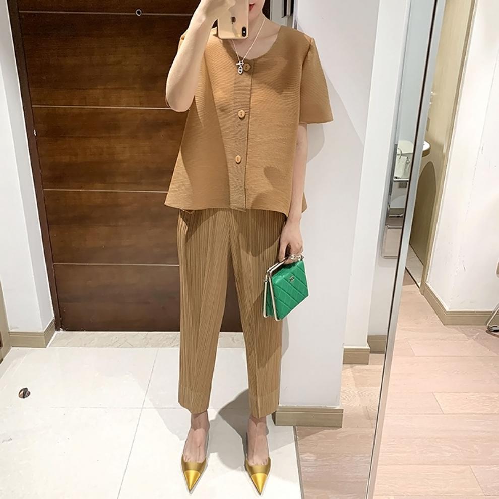 Miyake 2026 Straight-Leg Fashion High-Waisted Pocketed Cropped Pants with Elastic Waistband, Stretchy Pleated Slimming Cigarette Pants for Women
