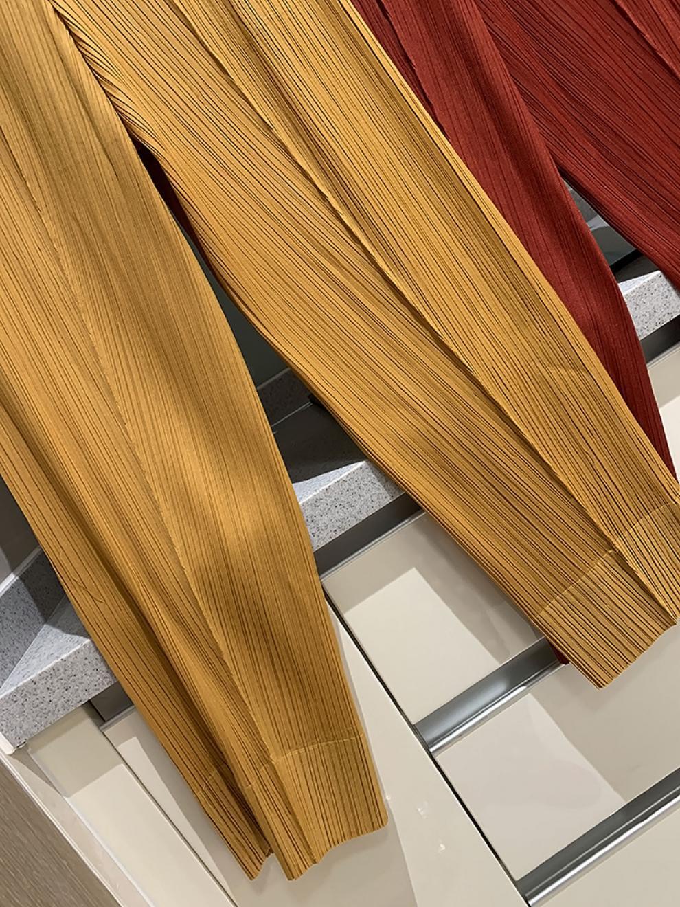 Miyake 2026 Straight-Leg Fashion High-Waisted Pocketed Cropped Pants with Elastic Waistband, Stretchy Pleated Slimming Cigarette Pants for Women